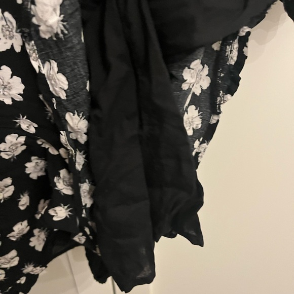 Abercrombie & Fitch Black Floral Romper Size Large - Picture 8 of 8